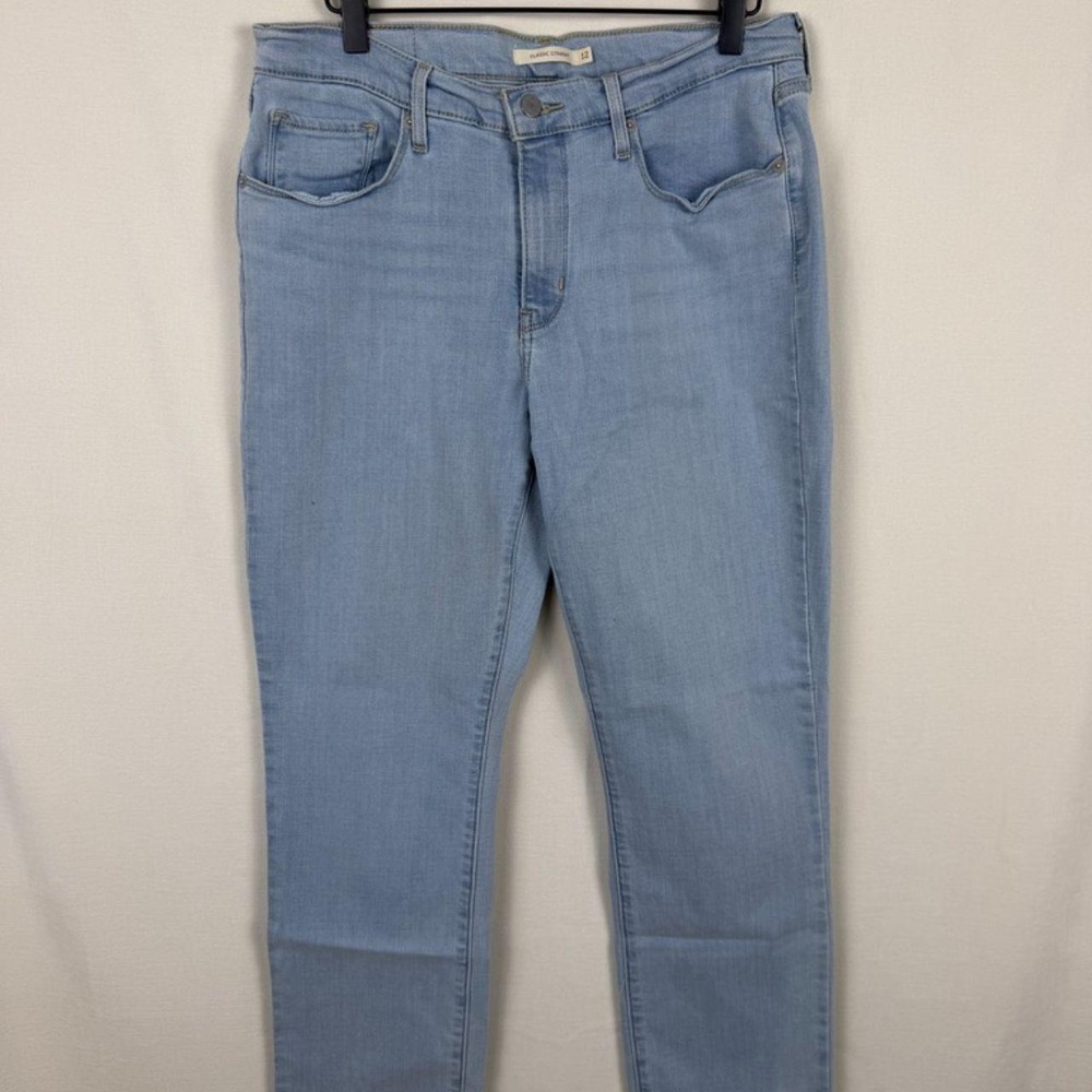 Levi's Classic Straight Stretch Jeans Women 12 Light Wash Casual Minimalist